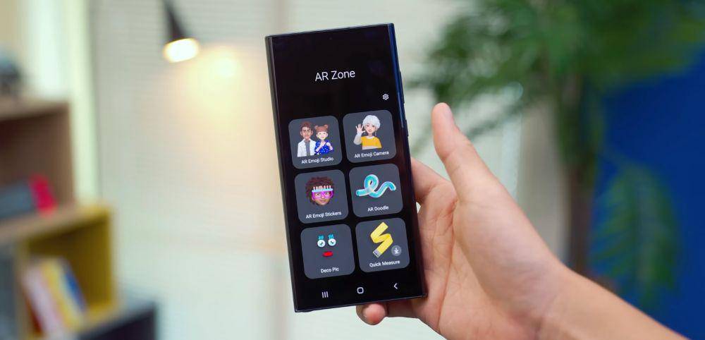 potret Samsung Galaxy S22 Ultra 5G (dok. youtube.com/GadgetIn)