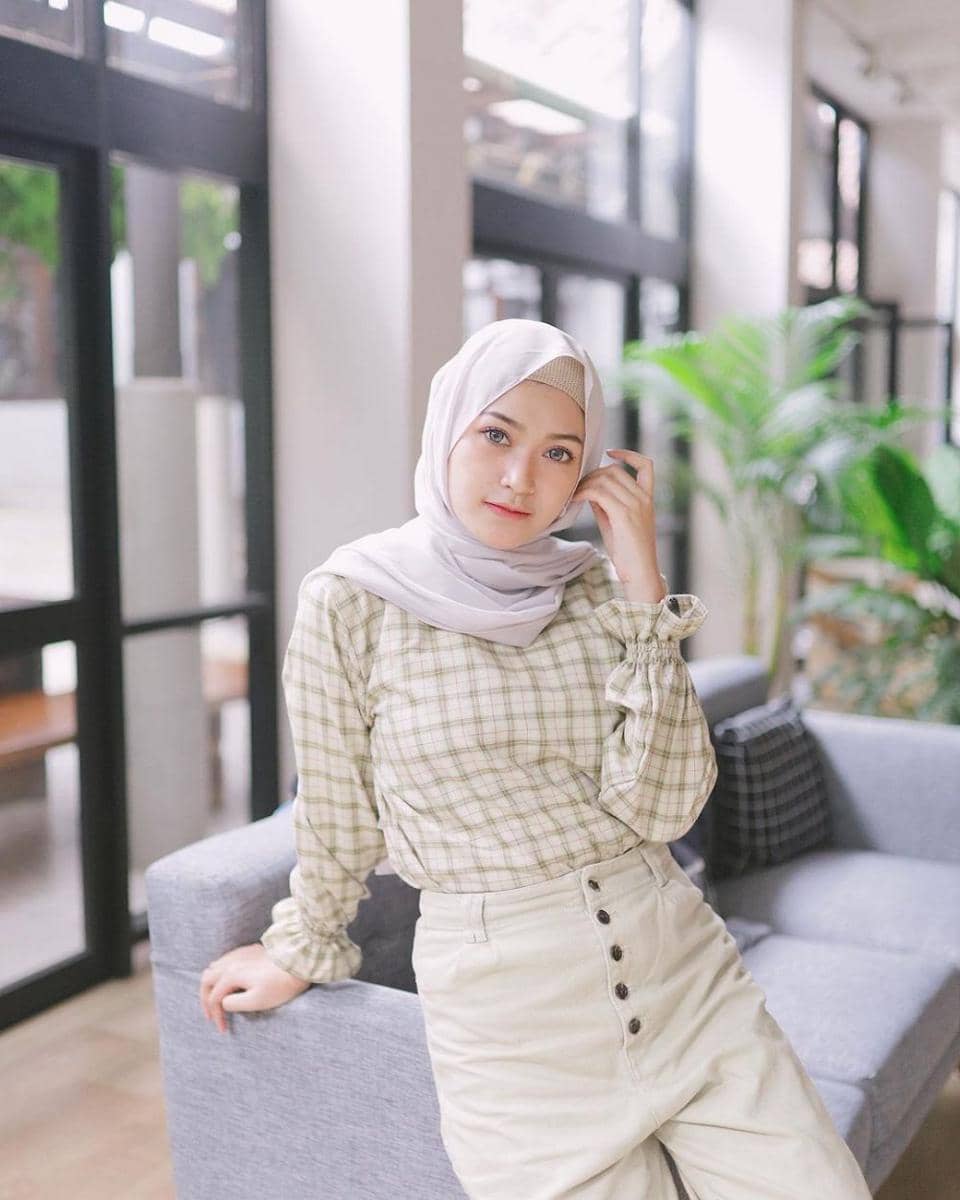 potret outfit ala Saritiw (instagram.com/saritiw)