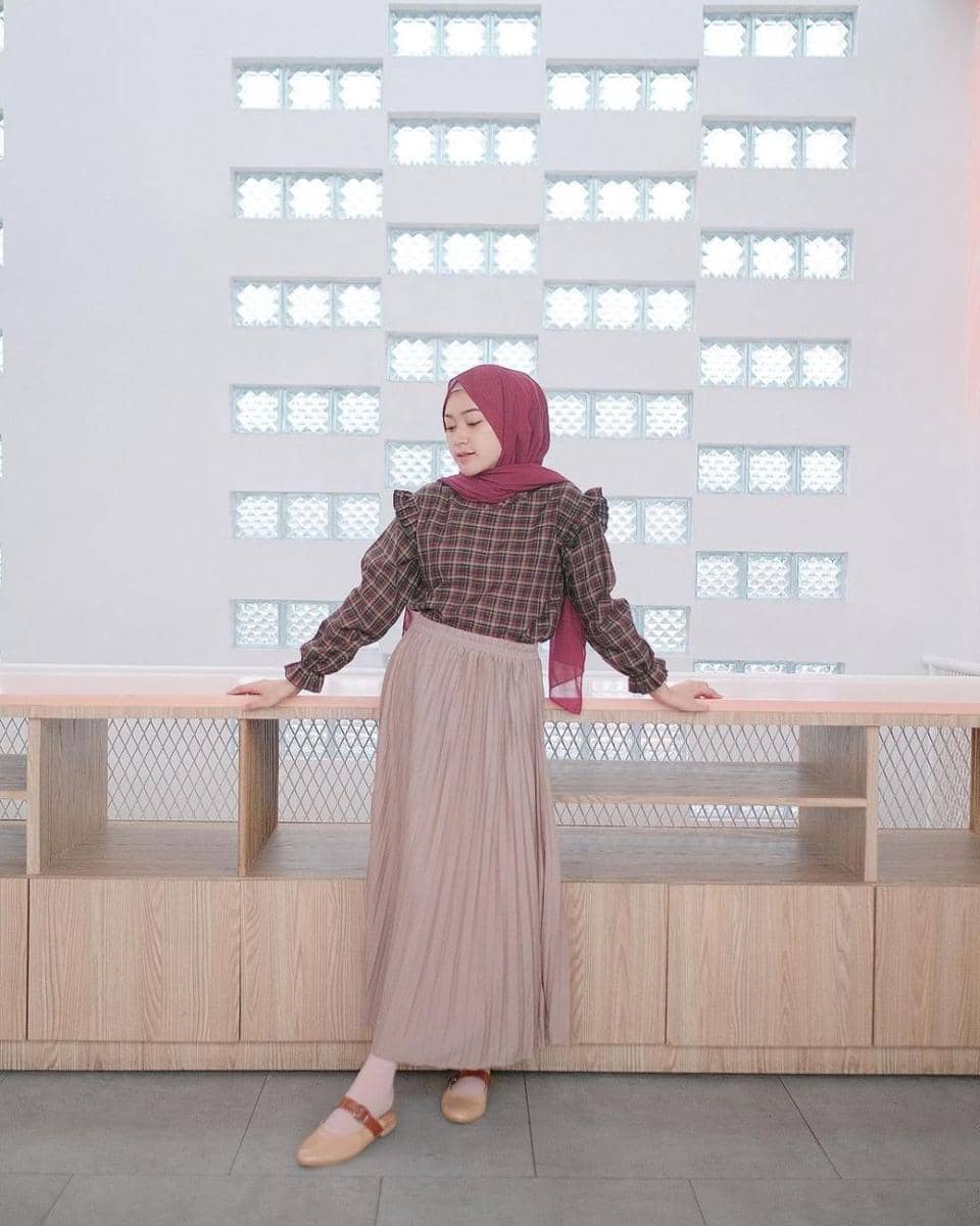 potret outfit ala Saritiw (instagram.com/saritiw)