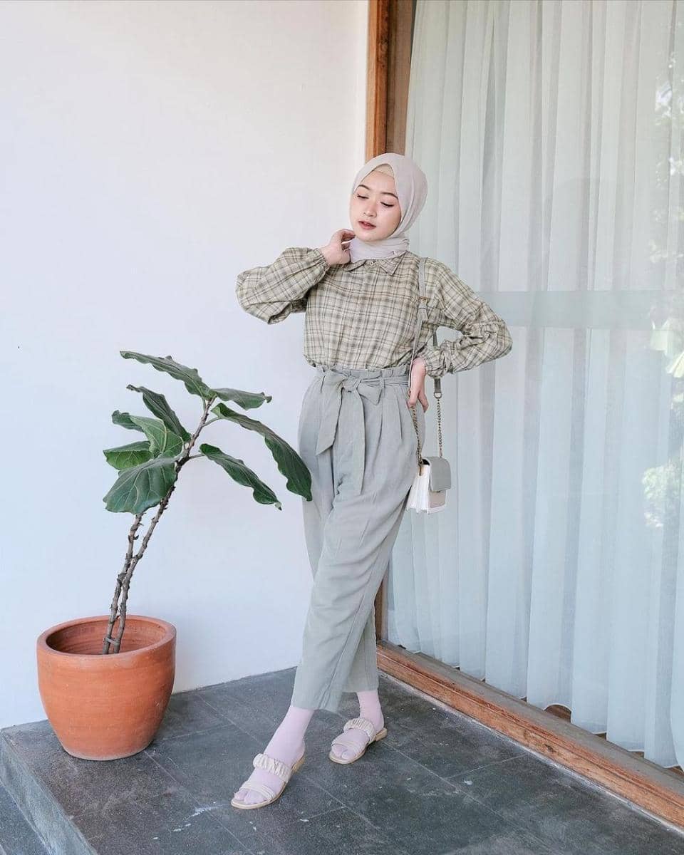potret outfit ala Saritiw (instagram.com/saritiw)