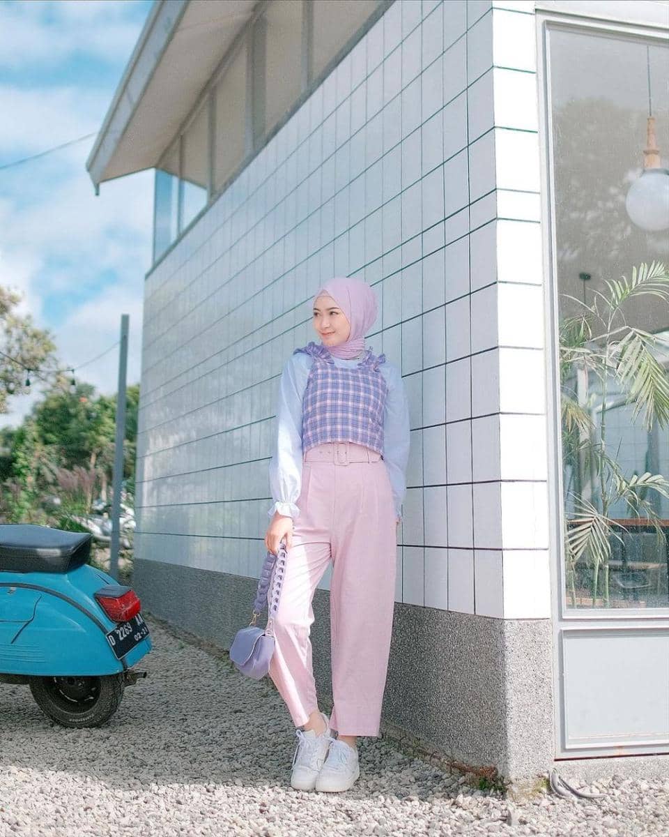 potret outfit ala Saritiw (instagram.com/saritiw)