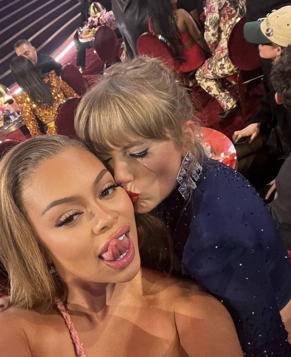 Latto dan Taylor Swift di Grammy Awards 2023 (twitter.com/popcrave)