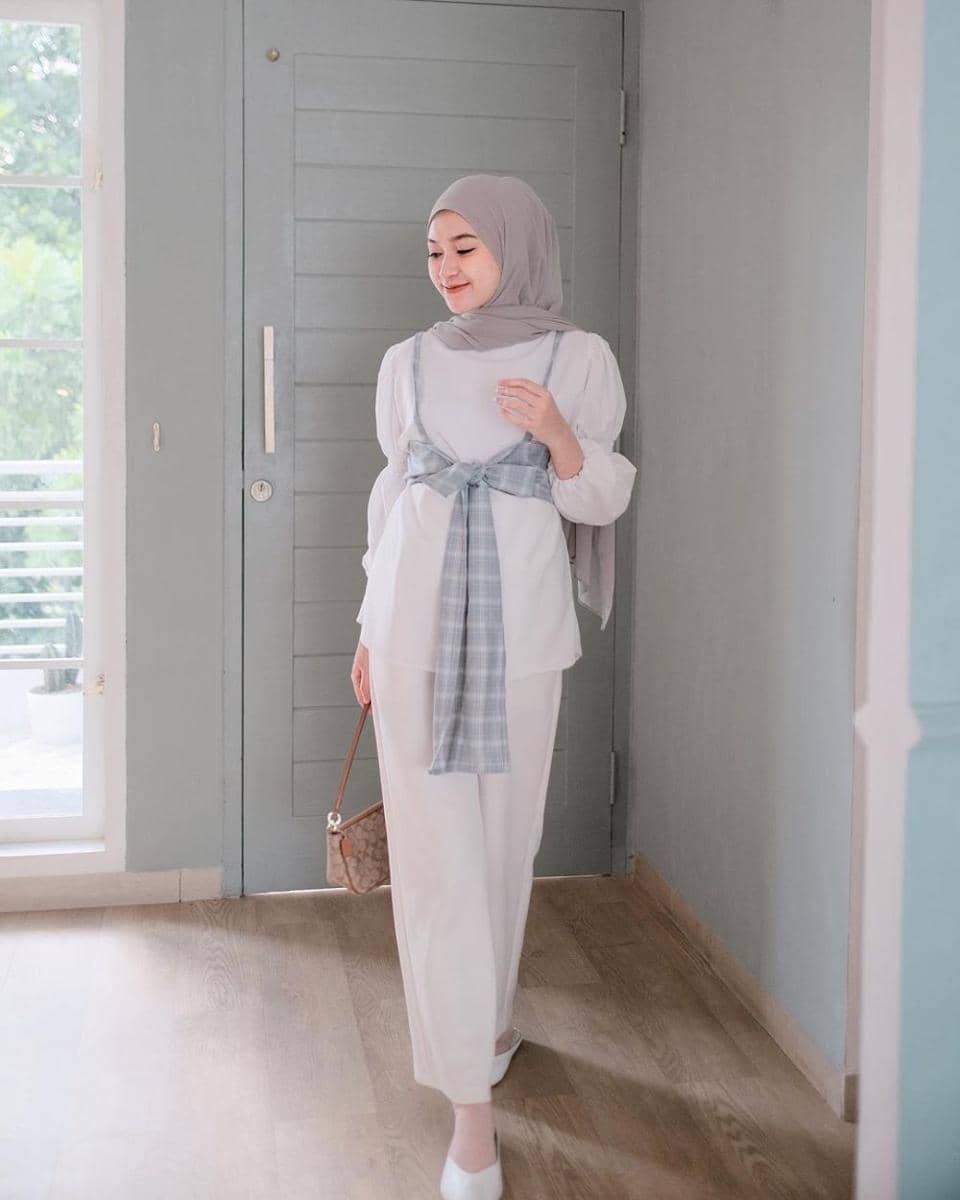 potret outfit ala Saritiw (instagram.com/saritiw)