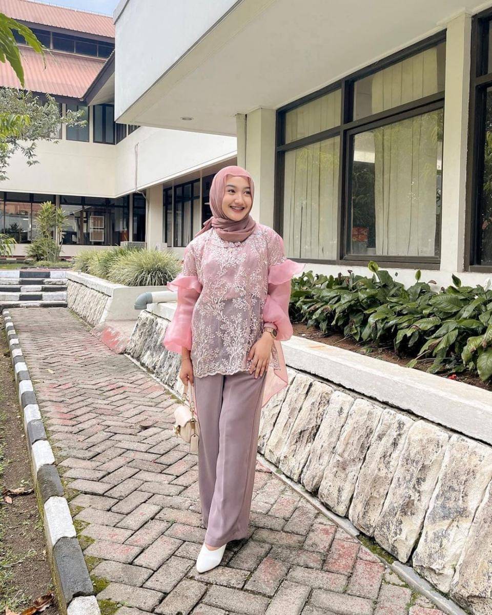 inspirasi outfit dress hingga organza ala Thafanya Sabila (instagram.com/thafanyads)
