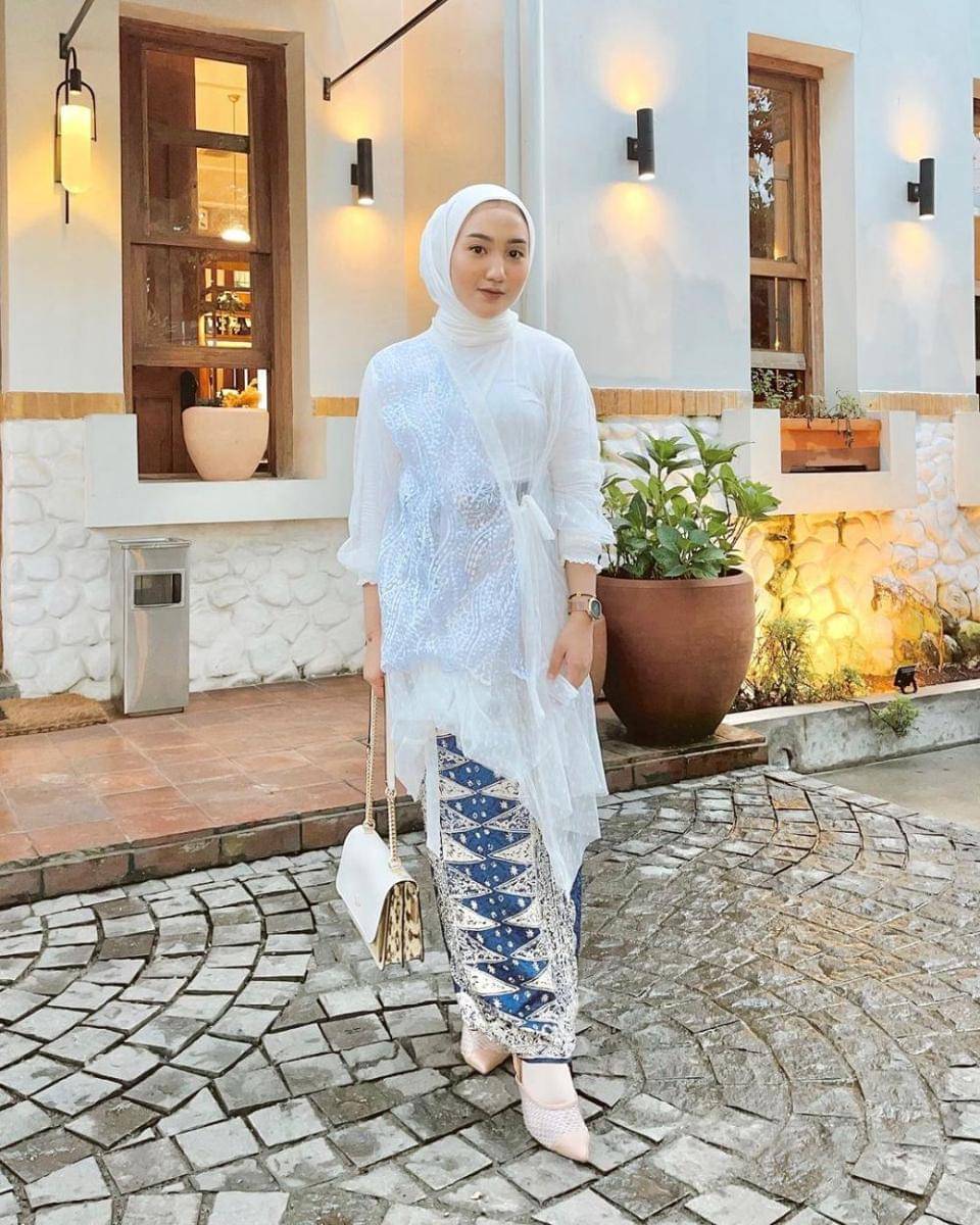 inspirasi outfit dress hingga organza ala Thafanya Sabila (instagram.com/thafanyads)