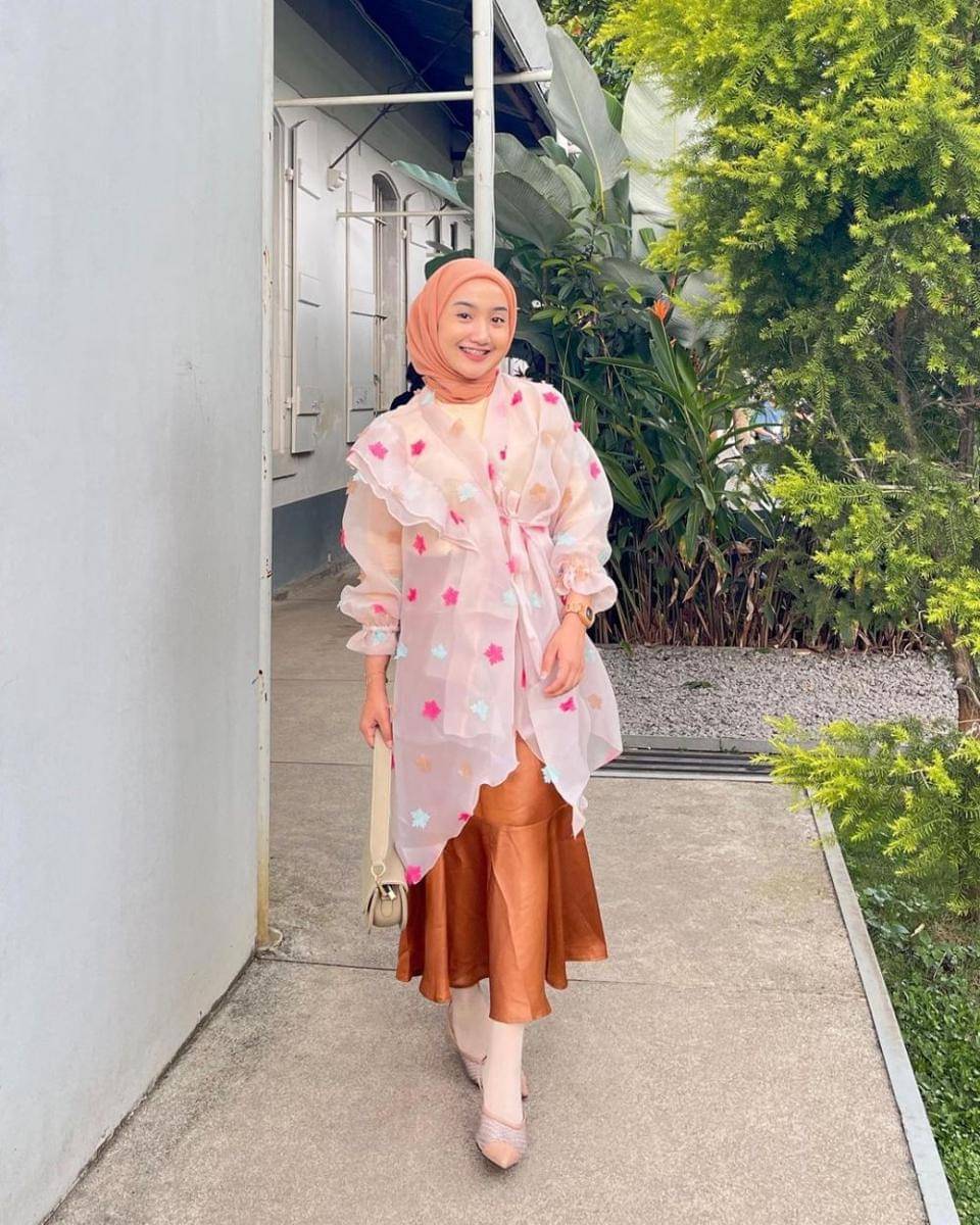 inspirasi outfit dress hingga organza ala Thafanya Sabila (instagram.com/thafanyads)