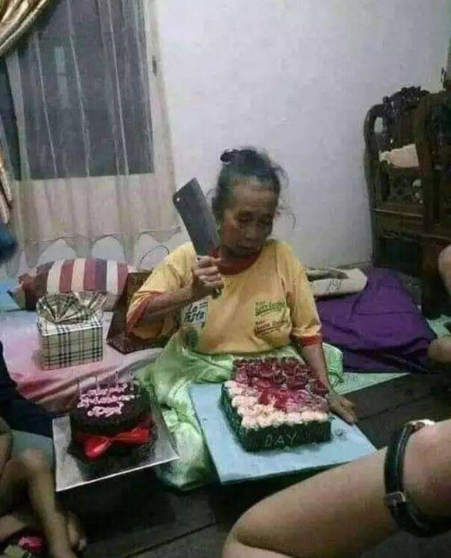 emak-emak ulang tahun (facebook.com/ejha.fahreza)