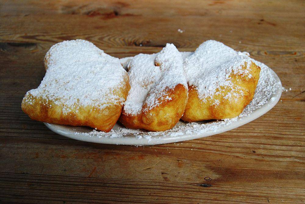 Beignets (commons.wikimedia.org/Paul Lowry)