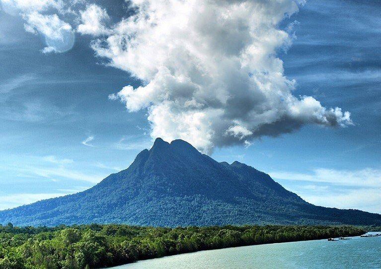5 Destinasi Gunung di Kalimantan yang Belum Lazim Diketahui
