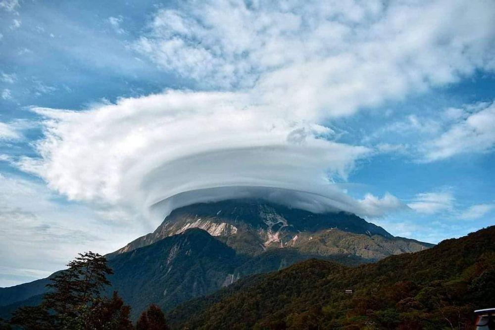 Destinasi Pendakian Gunung Kinabalu di Borneo yang Wajib Dikunjungi
