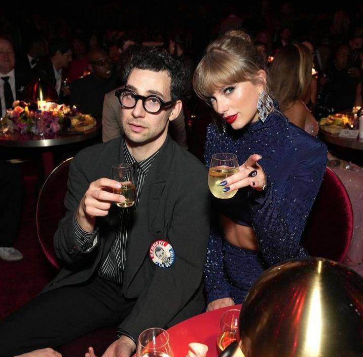 Jack Antonoff dan Taylor Swift di Grammy Awards 2023 (instagram.com/extratv)