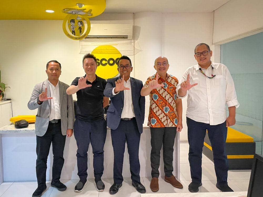 General Manager PT. AP I Bandara Internasional Lombok Rahmat Adil Indrawan menyambangi kantor maskapai Scoot di Jakarta. (dok. Humas Bandara Lombok)