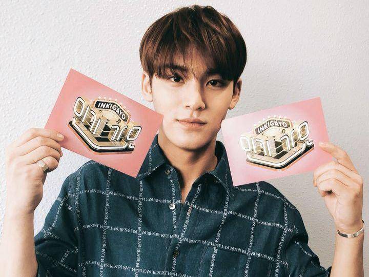 Mingyu SEVENTEEN di balik layar program musik Inkigayo (twitter.com/pledis_17)