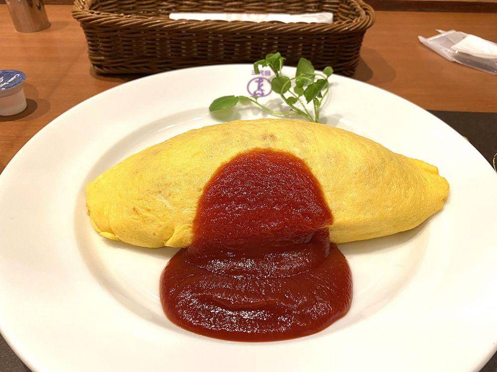 omurice (commons.wikimedia.org/Kanesue)