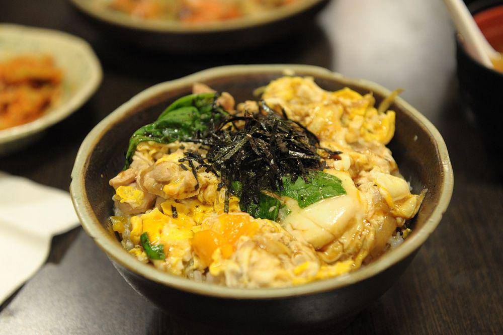 oyakodon (commons.wikimedia.org/aylwin su)