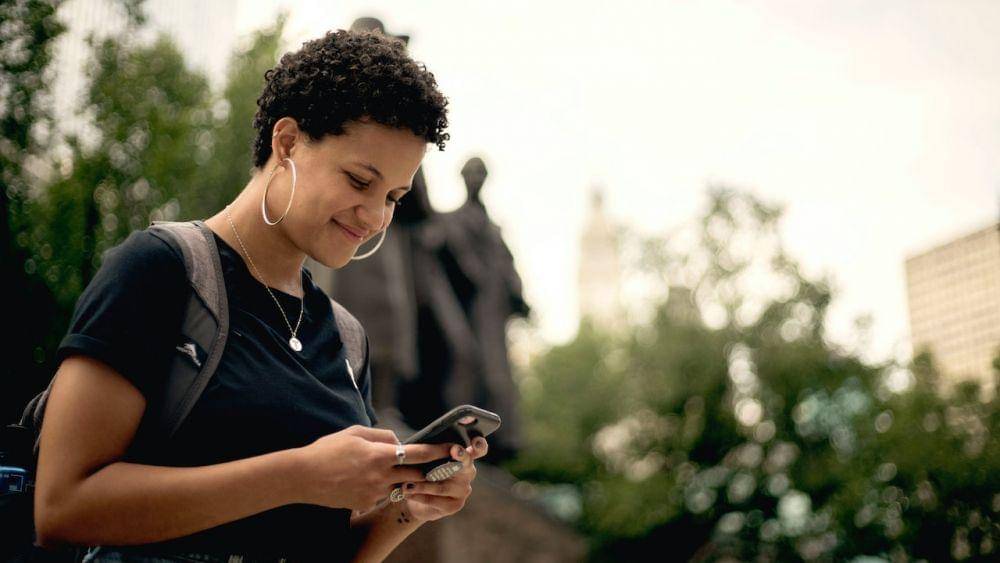 Ilustrasi pasangan berselingkuh lewat chat (pexels.com/Nicholas Swatz)