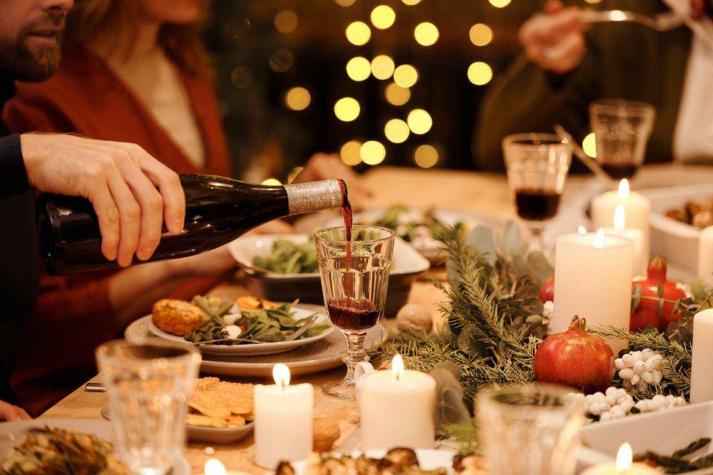 Ilustrasi dinner mewah saat Valentine (pexels.com/Nicole Michalou)