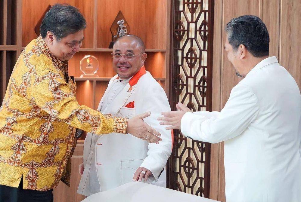 Ketua Umum Partai Airlangga Hartarto ketika menerima kunjungan dari petinggi PKS pada Selasa, (7/2/2023). (www.instagram.com/@golkar.indonesia)