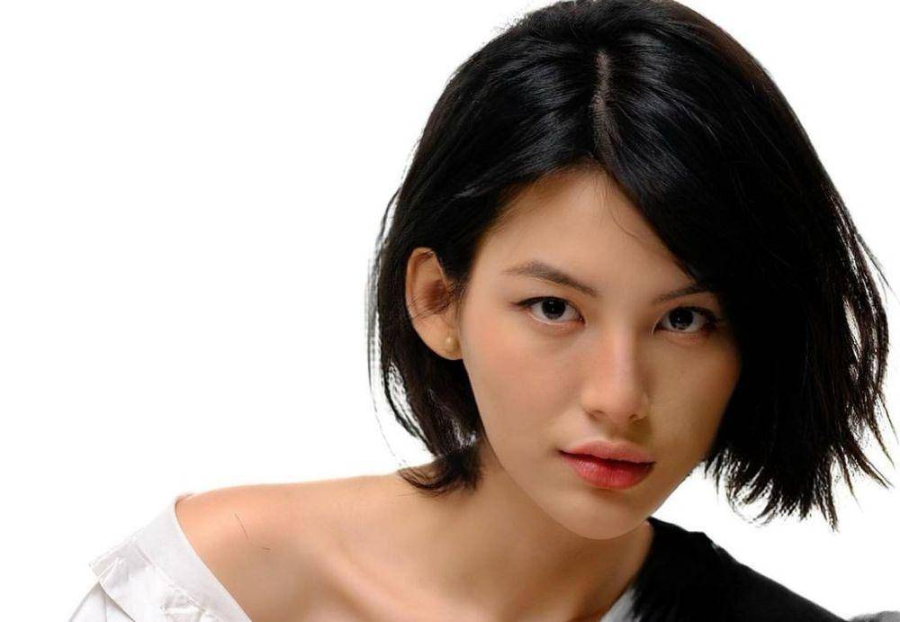 9 Potret Lania Fira, Saingan Aurelie di Series Mantan Tapi Menikah