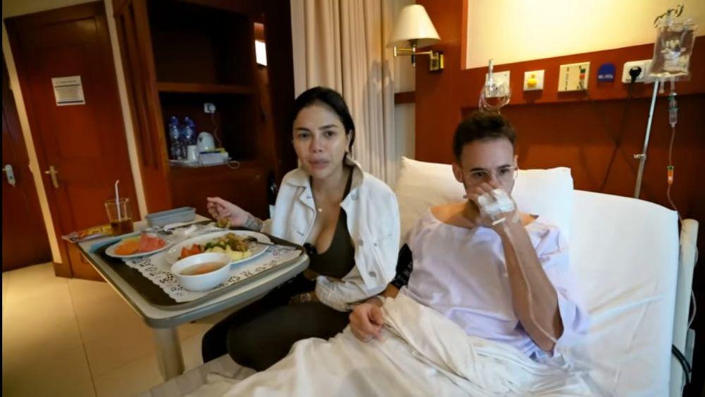 10 Potret Nikita Mirzani Temani Antonio Dedola Sunat, Tegang
