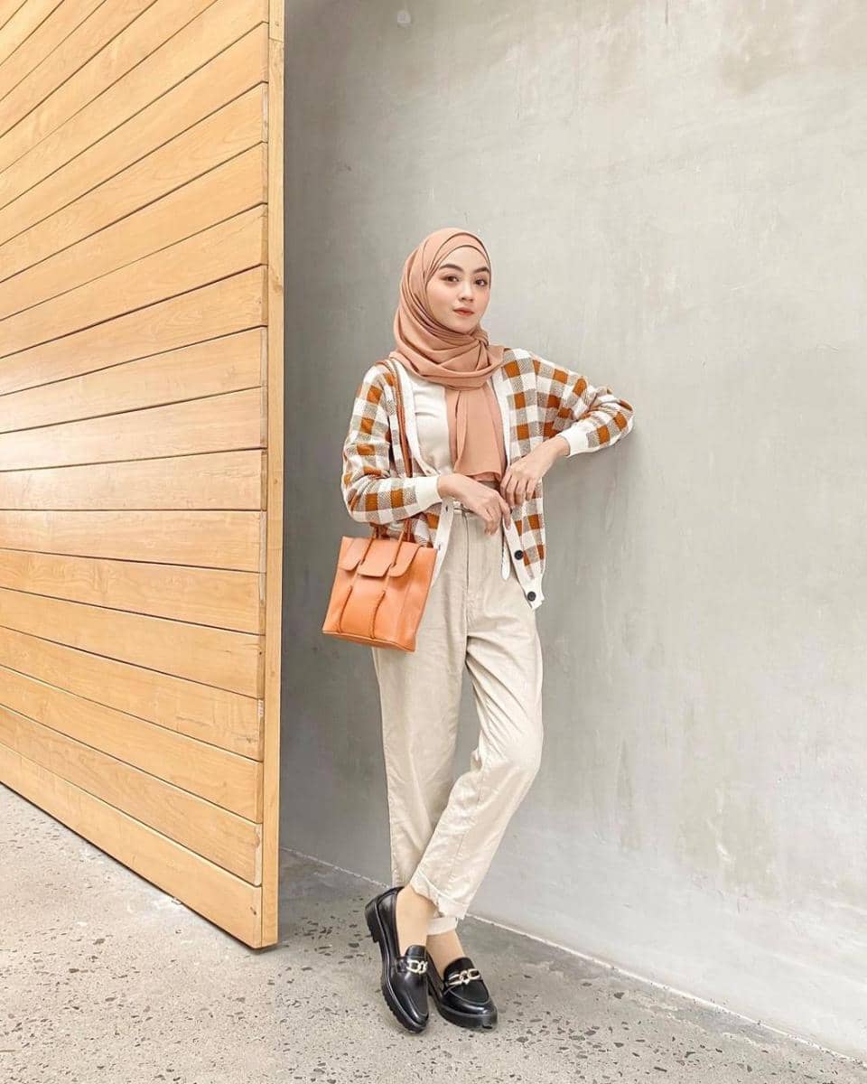 outfit gingham ala Meirani Amalia Putri (instagram.com/meiraniap)