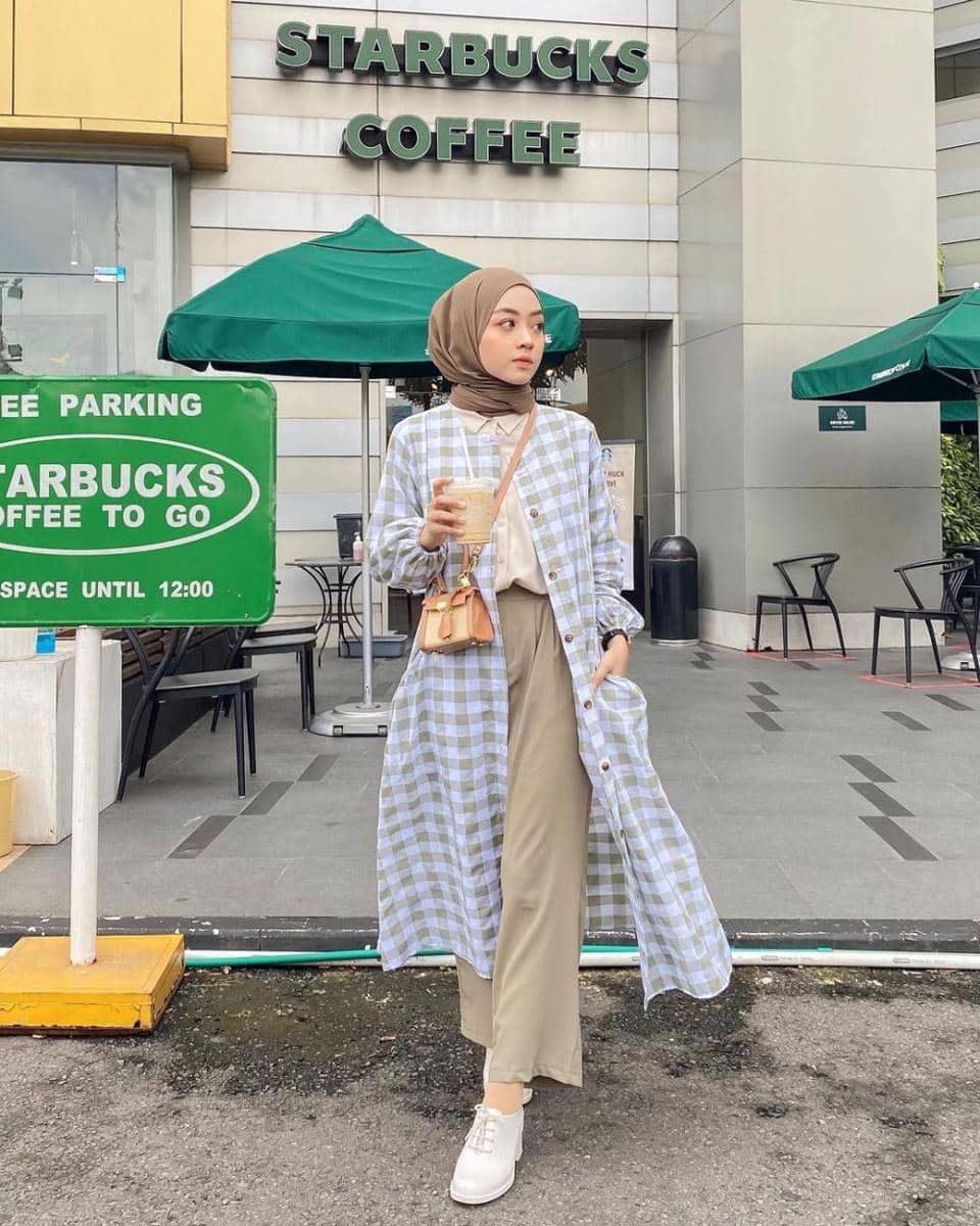 outfit gingham ala Meirani Amalia Putri (instagram.com/meiraniap)