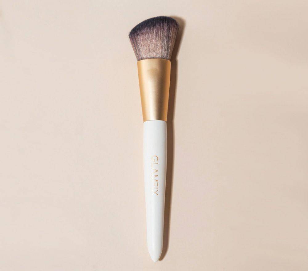 Glam Fix Delicate Contour Brush (shopee.co.id/cahayapesona_kosmetik)
