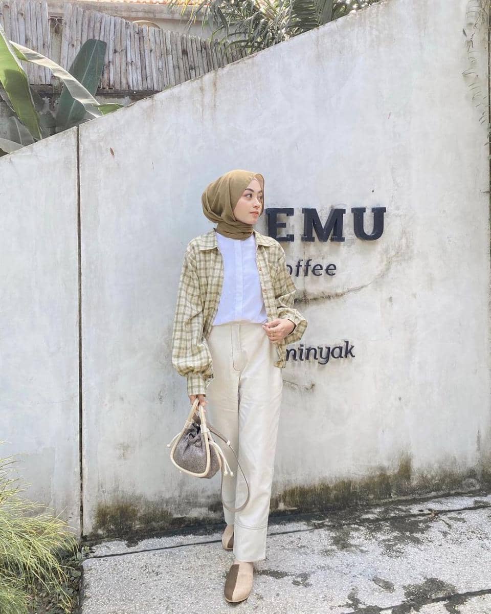 outfit gingham ala Meirani Amalia Putri (instagram.com/meiraniap)