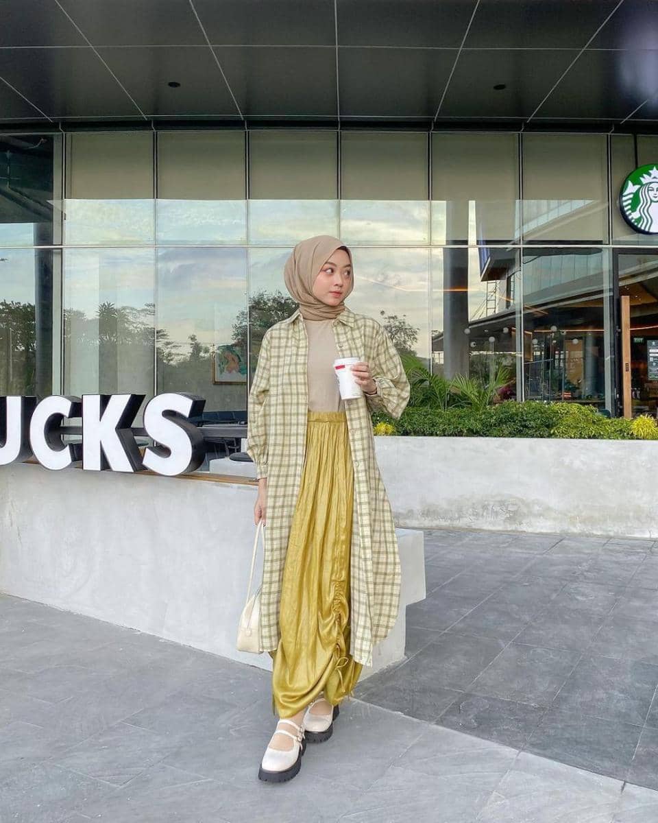outfit gingham ala Meirani Amalia Putri (instagram.com/meiraniap)