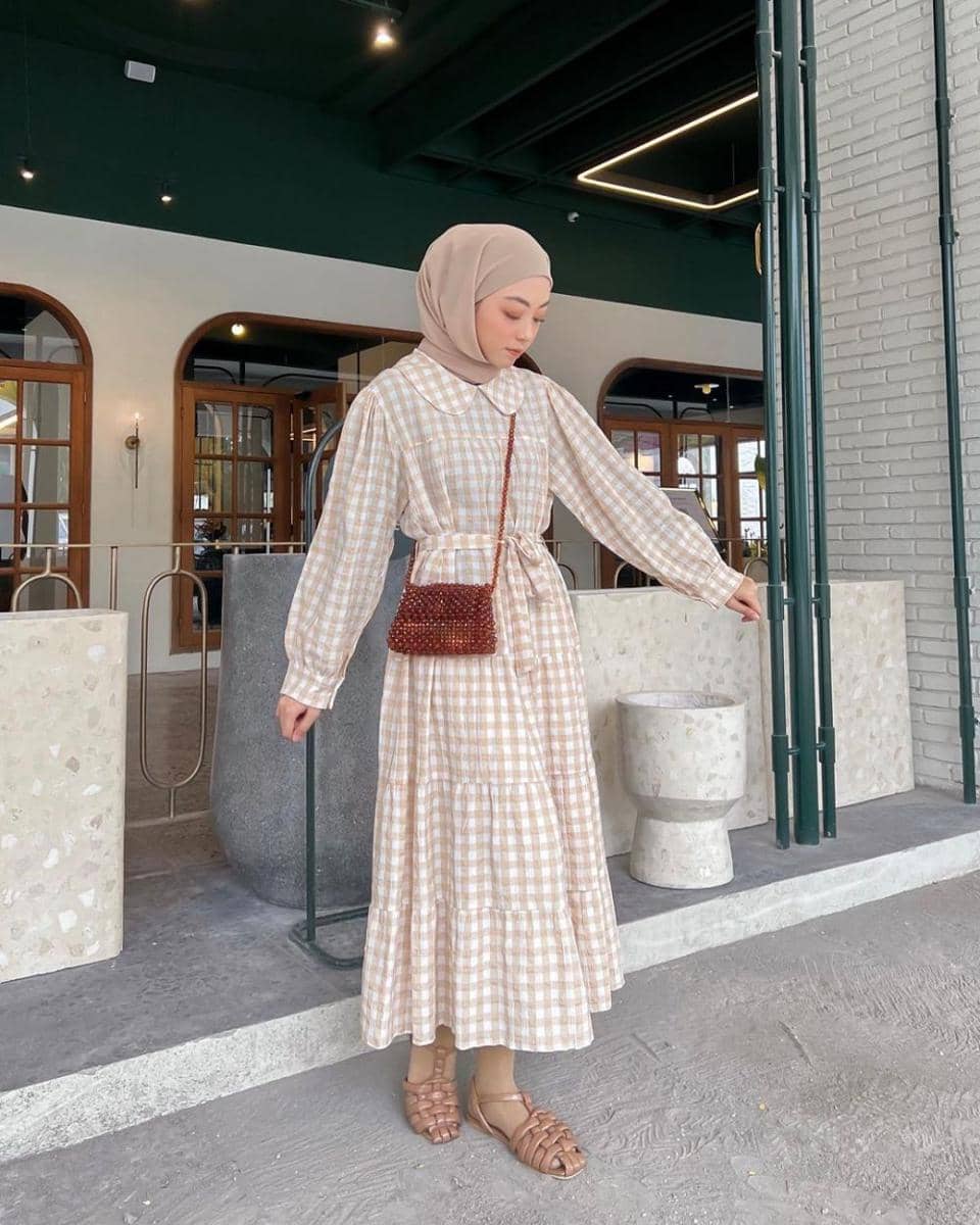 outfit gingham ala Meirani Amalia Putri (instagram.com/meiraniap)