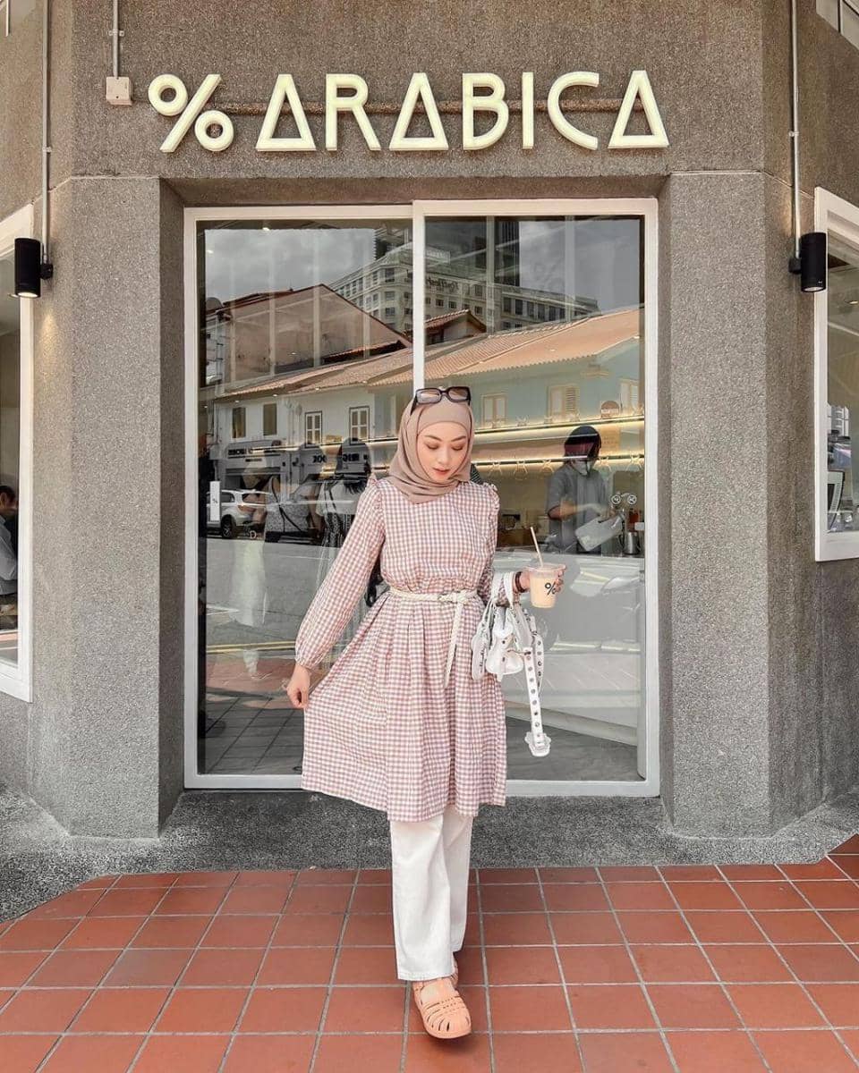 outfit gingham ala Meirani Amalia Putri (instagram.com/meiraniap)