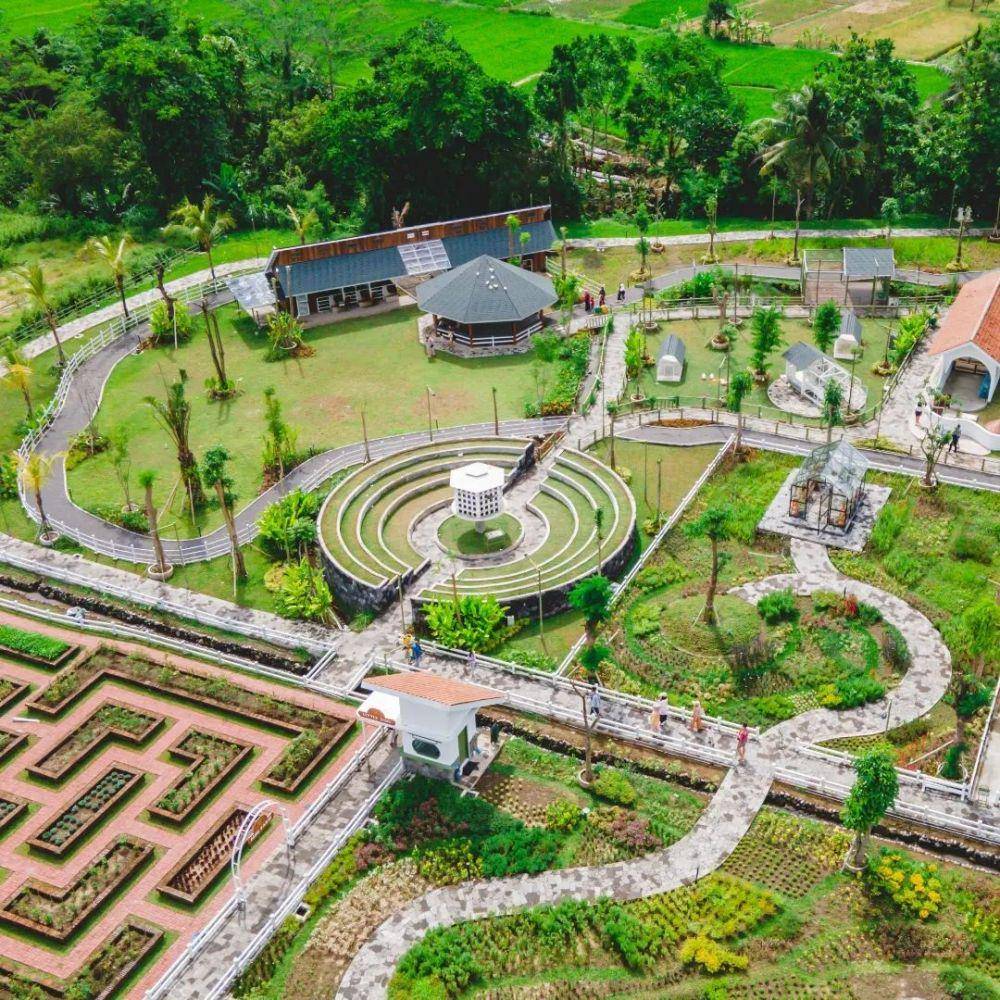 Obelix Village (instagram.com/obelixvillage)