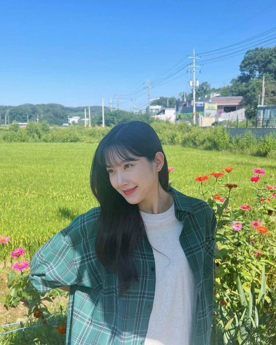 Moon Ga Young (instagram.com/m_kayoung)