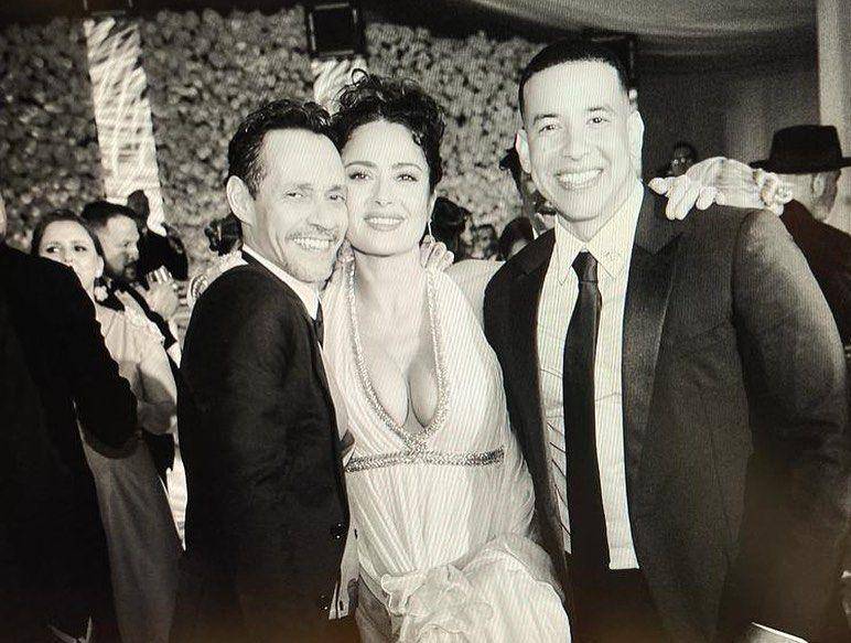 Trio Terkenal Marc, Salma, dan Daddy Yankee dalam pesta resepsi pernikahan Marc-Nadia. (instagram.com/salmahayek)