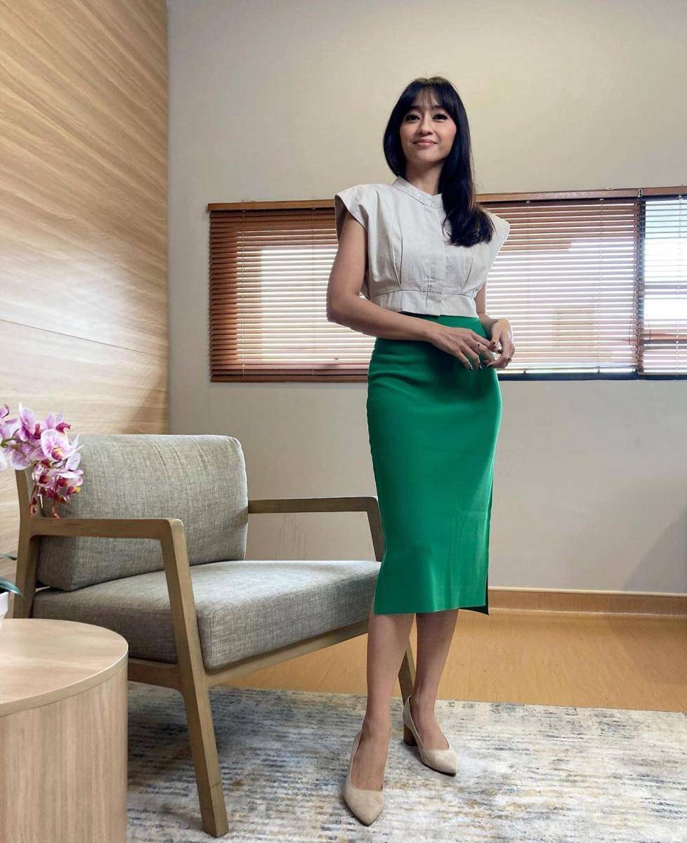 Office look ala Deasy Noviyanti (instagram.com/deasydei)