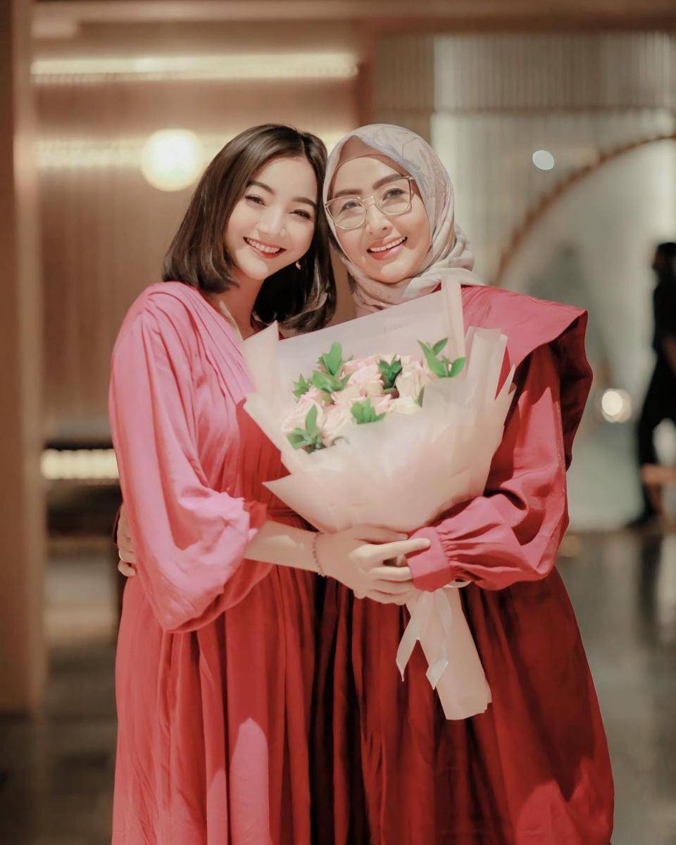 potret Glenca Chysara dan mama (instagram.com/glencachysaraofficial)