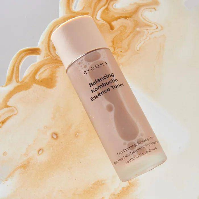 Ryoona Balancing Kombucha Essence Toner (dok. Ryoona)