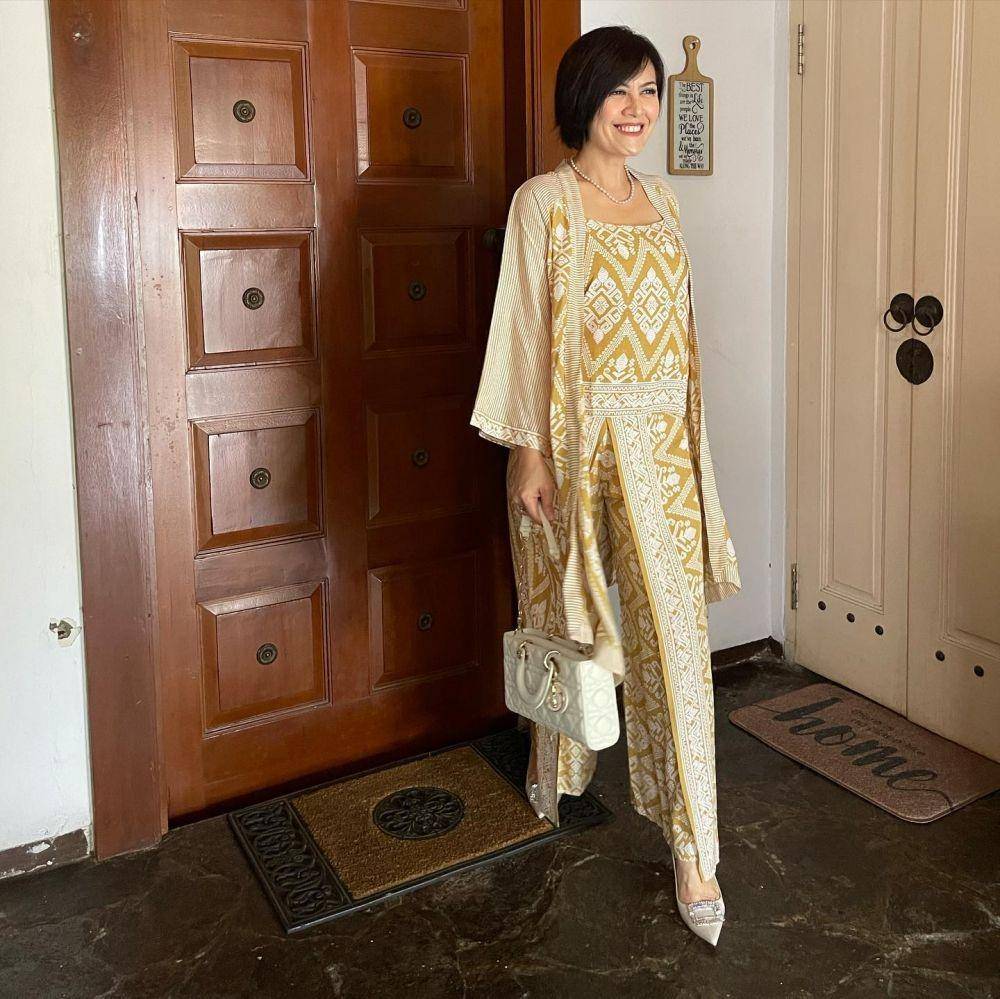 OOTD pakai long pants ala Cynthia Lamusu (instagram.com/cynthia_lamusu)