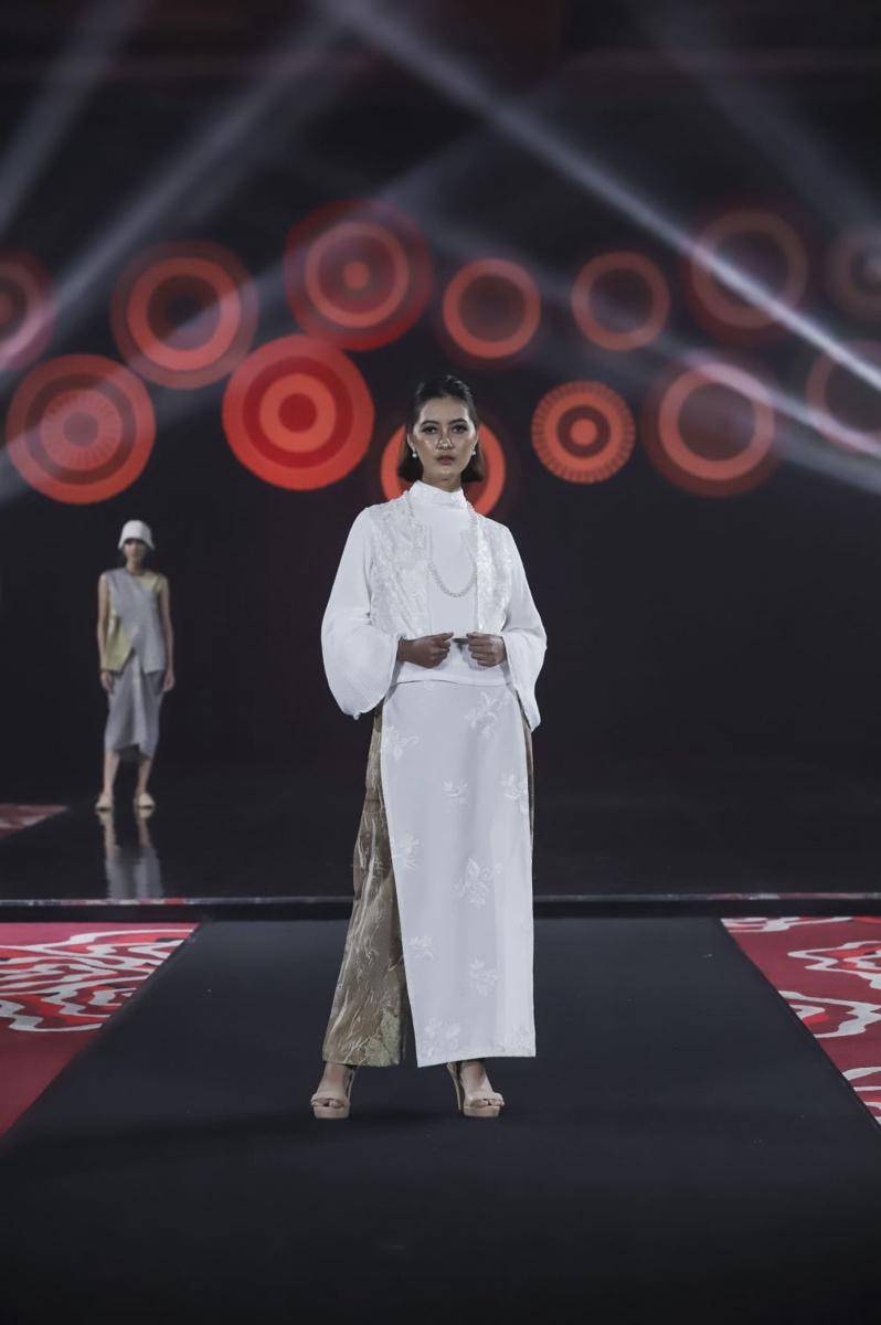 koleksi busana Putri Anjani di January Board Meeting 2023 (dok. Indonesian Fashion Chamber)