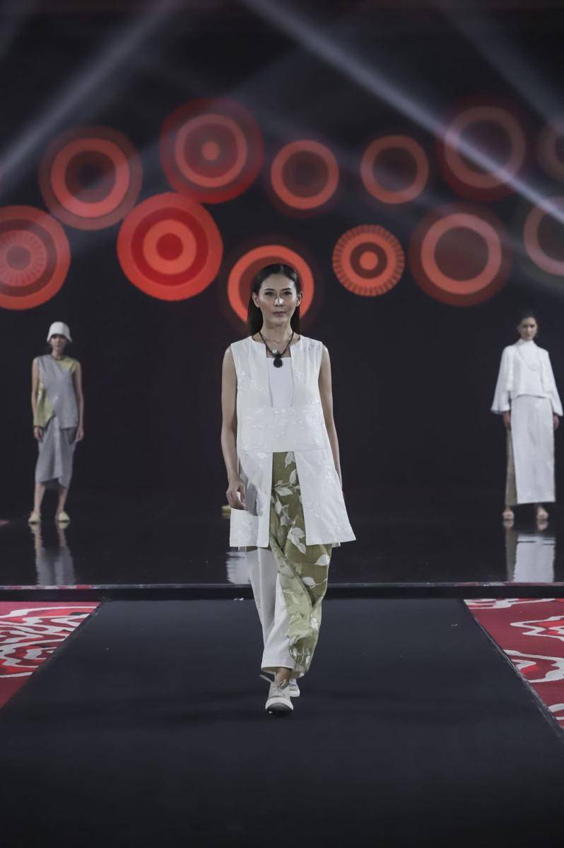 koleksi busana Putri Anjani di January Board Meeting 2023 (dok. Indonesian Fashion Chamber)