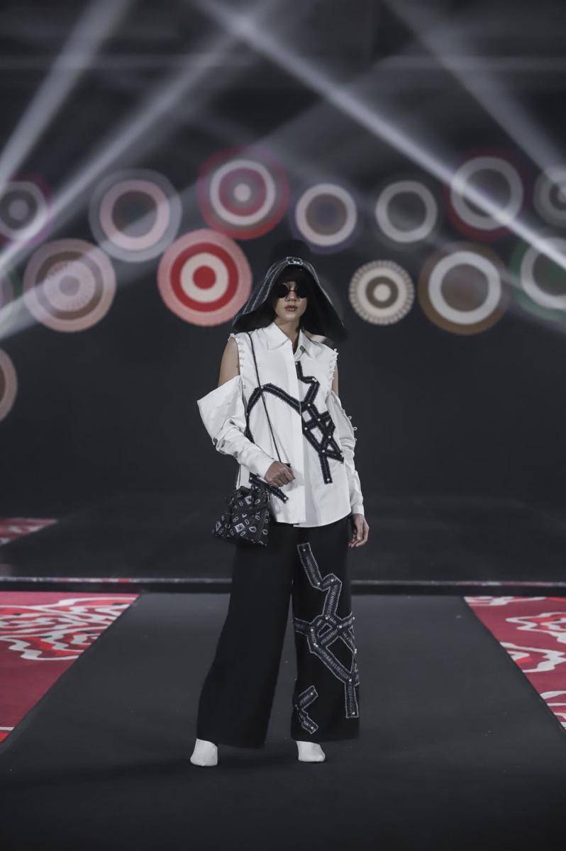 koleksi busana Brilianto di January Board Meeting 2023 (dok. Indonesian Fashion Chamber)