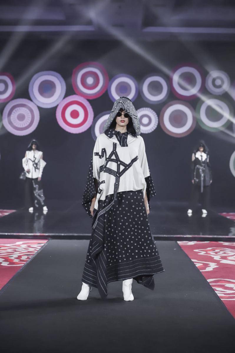 koleksi busana Brilianto di January Board Meeting 2023 (dok. Indonesian Fashion Chamber)