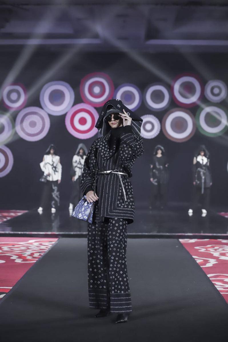 koleksi busana Brilianto di January Board Meeting 2023 (dok. Indonesian Fashion Chamber)