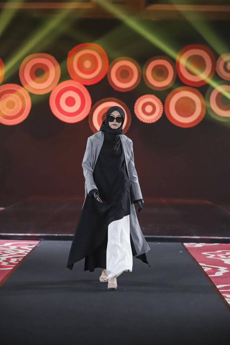 Busana modest modern karya Alba Riezqi (dok. IFC)