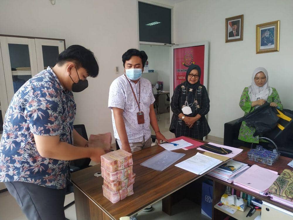 Kejari Bandar Lampung Terima Setoran Denda Perkara Korupsi Rp700 Juta