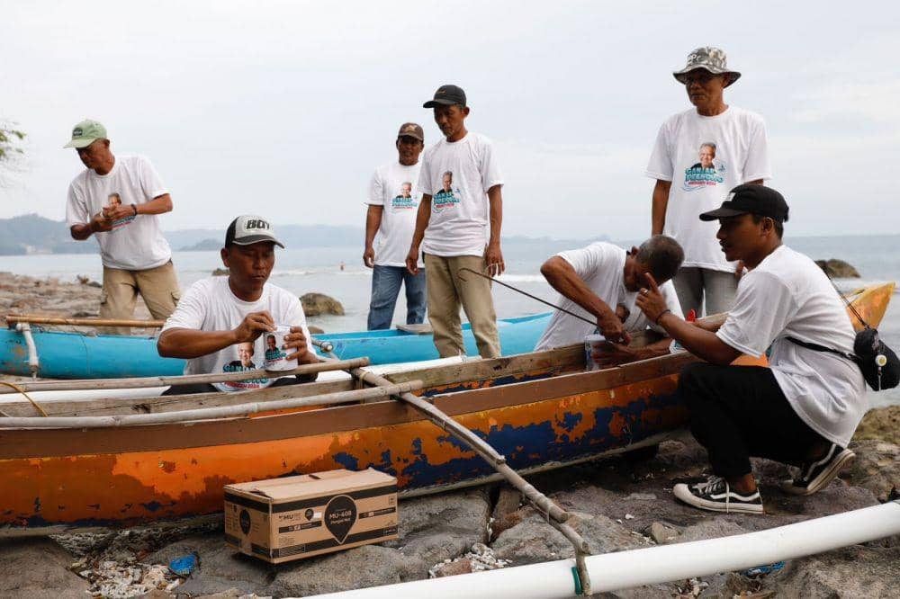 Dibantu Renovasi Perahu, Nelayan Lamsel Tambah Semangat Melaut