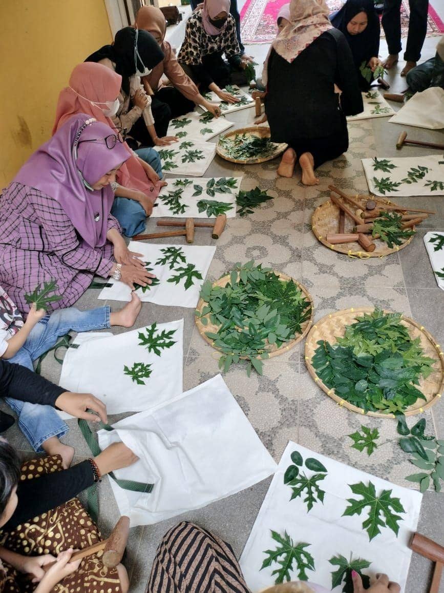 Sukarelawan Mak Ganjar Lampung menggelar kegiatan menyasar ibu-ibu di Bandar Lampungi, Rabu (8/2/2023). (Dok Mak Ganjar Lampung).