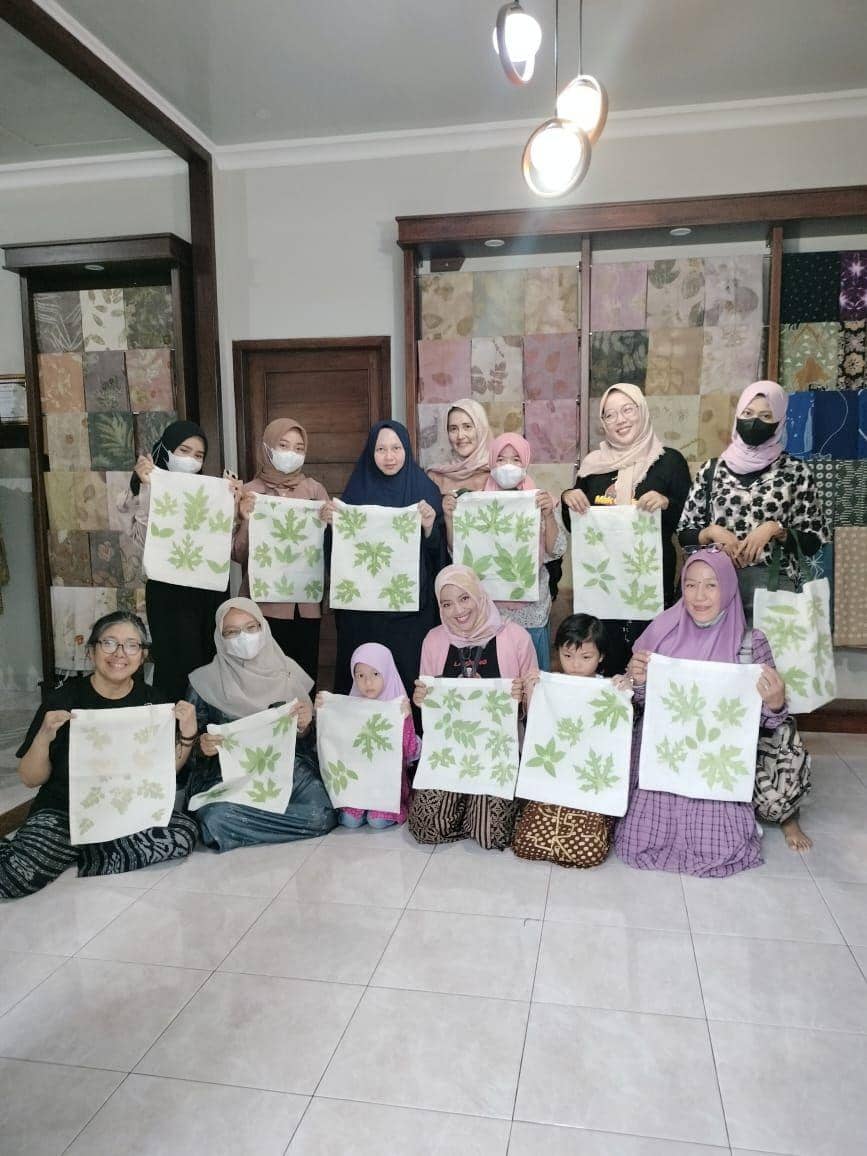 Mak Ganjar Lampung Gelar Pelatihan Kerajinan Tangan Metode Ecoprint