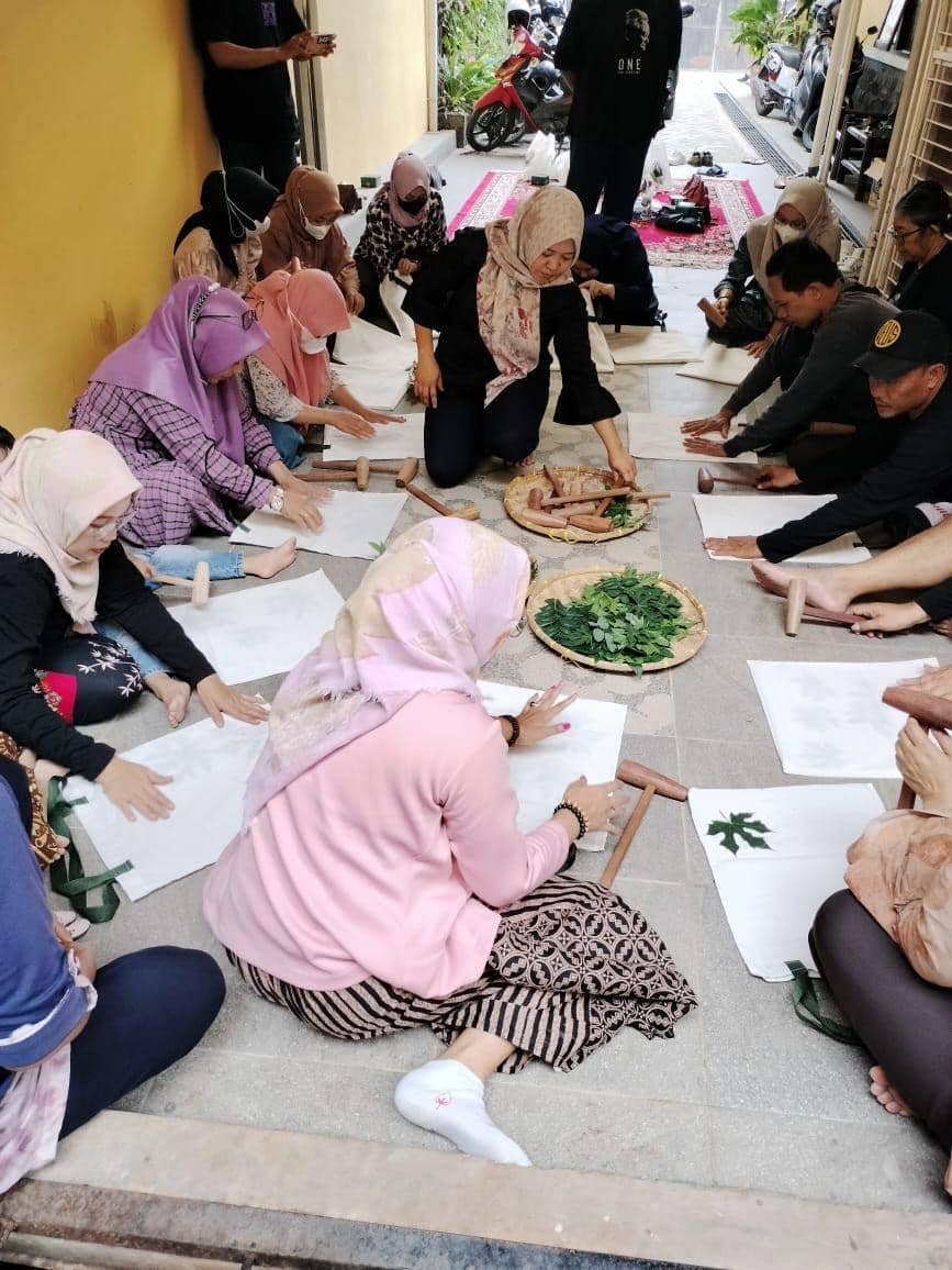 Sukarelawan Mak Ganjar Lampung menggelar kegiatan menyasar ibu-ibu di Bandar Lampungi, Rabu (8/2/2023). (Dok Mak Ganjar Lampung).