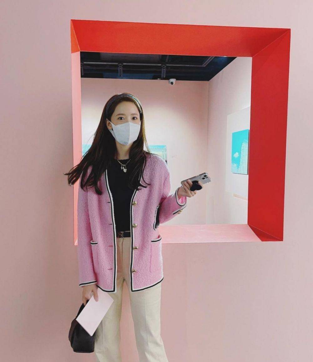 ide outfit Valentine (instagram.com/yoona__lim)